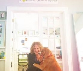 Maria Elena visiting @aplussideas and getting the appropriate welcome from our mascot / Chief of Strategic Love + Cuddles #cosimothemagnificent .